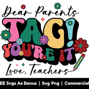 Cari genitori, taggate You're It Svg Png File, ultimo giorno di scuola in formato Svg, insegnante t-shirt design in formato Svg, fine del trimestre in formato Svg, amore, insegnanti in formato Svg, fiori