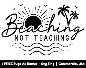 Könnte beinhalten: Schwarzweißes Grafikdesign mit dem Text "Beaching Not Teaching" und Palmen. Das Design enthält auch eine Sonne und Wellen.