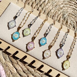 Necklace with preserved natural flowers and a pastel base, gold or silver stainless steel chain, handmade spring jewelry, women&#39;s gift