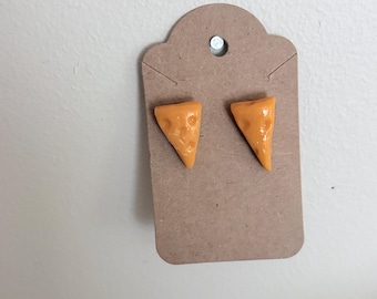 Pendientes de botón con forma de cuña de queso