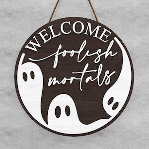Rustic Halloween Ghost Sign - Boo Round Door Hanger for Spooky Decor