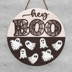 Spooky Ghost Round Door Sign – Cute Halloween Wood Decor with Bats