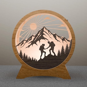 Wandern Paar Holzlampe SVG, 3D Schattenbox Laser Cut Dateien (Digital Download)