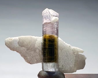 Magischer Tri color Turmalin mit Feldspat