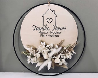 Couronne de porte avec fleurs séchées | Famille avec maison | personnalisable | Décoration de porte | Cadeau de mariage | mariage | anniversaire | Fête des mères