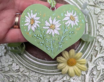 Hand-Painted Daisy Heart Ornament: Spring flower decoration