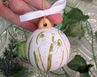 Hand-Painted Snowdrop Ceramic floral Bauble: Snowdrop decoration