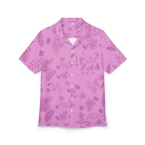 May include: A short-sleeved button-down shirt in a light pink hue, adorned with a subtle pattern of various leaves and floral elements. The shirt features a classic collar and a chest pocket, perfect for casual wear.