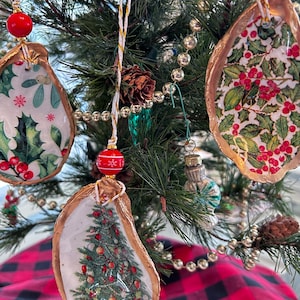 Oyster shell ornament, Christmas ornaments, Christmas Oyster Gift Tag, Wedding Favor, Beach ornament, Wine bottle tag, Bridal Coastal Gift