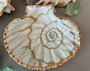 Scallop Shell Ring Dish, Jewelry tray, Beach Themed Gift, Seashell Ring Holder, Wedding Present, Ring Bowl, Nautical Themed, Trinket Dish