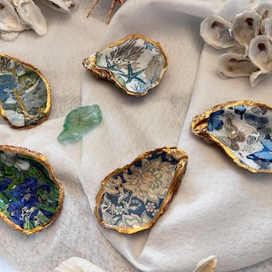 Blue Floral Oyster Ring Dish, French Toile, Gift for Bride, Trinket Dish, Coastal Trinket Dish, Party Favor, Wedding Favor, Engagement Gift