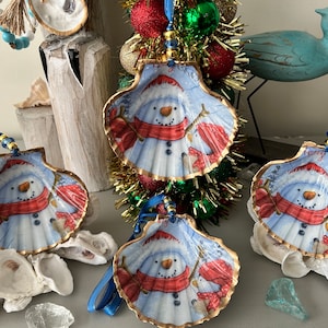 Decoupaged Scallop Shell Snowman Ornament: Coastal Christmas Decor
