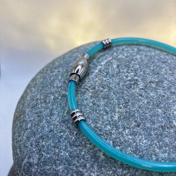 Blue Mordros Bracelet made from 100% Recycled Fishing Net and Stainless Steel Magnetic Clasp