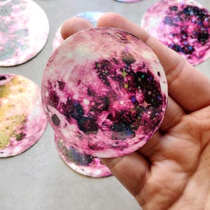 Holografisch Pink Vollmond Sticker: Mystisches Mond-Abziehbild