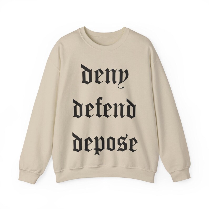 Deny Defend Depose Unisex Crewneck-tröja | UHO Healthcare, Aktivisttröja, Vänsterkläder, Progressiv Topp, Politiska Kläder bild 4