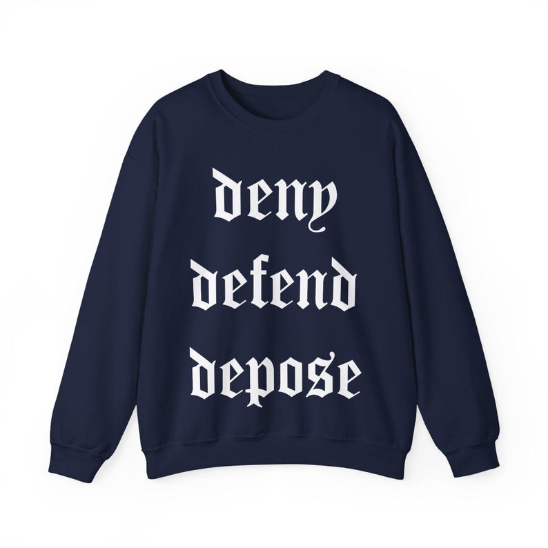 Deny Defend Depose Unisex Crewneck-tröja | UHO Healthcare, Aktivisttröja, Vänsterkläder, Progressiv Topp, Politiska Kläder bild 7