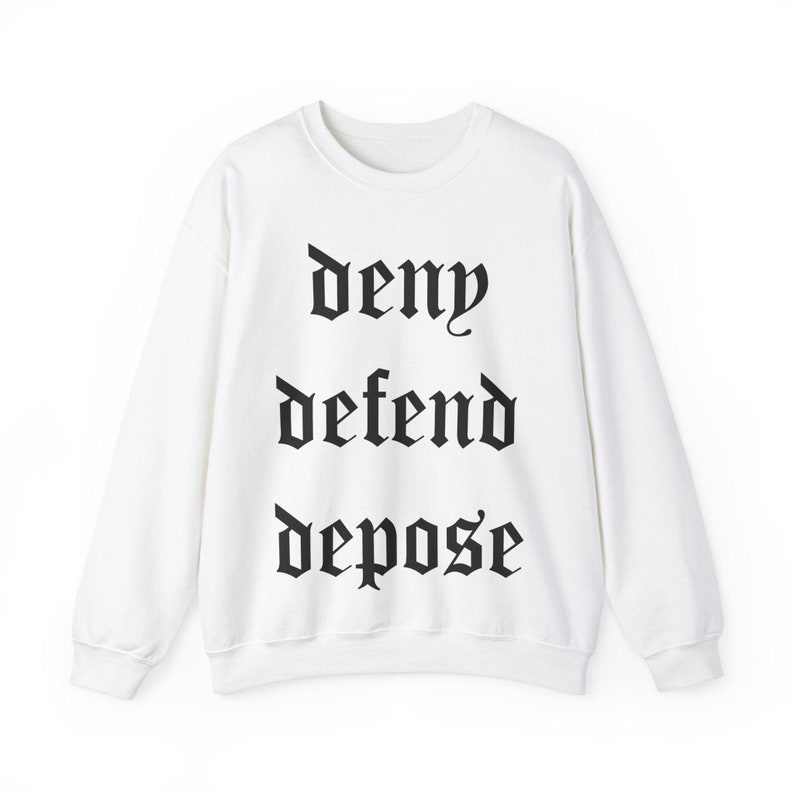 Deny Defend Depose Unisex Crewneck-tröja | UHO Healthcare, Aktivisttröja, Vänsterkläder, Progressiv Topp, Politiska Kläder bild 1