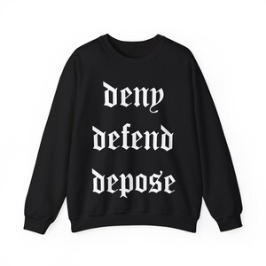 Deny Defend Depose Unisex Crewneck-tröja | UHO Healthcare, Aktivisttröja, Vänsterkläder, Progressiv Topp, Politiska Kläder bild 3