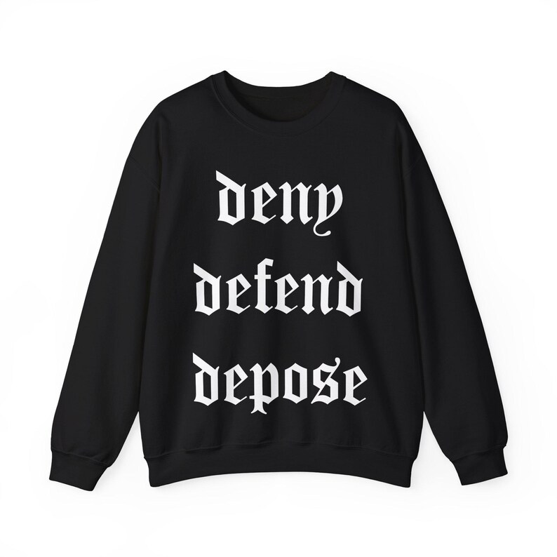 Deny Defend Depose Unisex Crewneck-tröja | UHO Healthcare, Aktivisttröja, Vänsterkläder, Progressiv Topp, Politiska Kläder bild 3