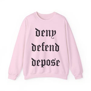 Deny Defend Depose Unisex Crewneck-tröja | UHO Healthcare, Aktivisttröja, Vänsterkläder, Progressiv Topp, Politiska Kläder bild 8