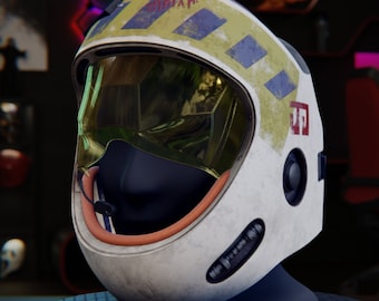Könnte beinhalten: Ein weißer Astronautenhelm mit einem gelben und blauen Streifen, einem klaren Visier und einer schwarzen Gesichtsmaske. Der Helm hat ein Mikrofon und ein paar Knöpfe an der Seite.