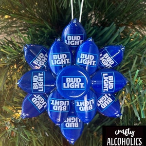 Enfeite de árvore de Natal BUD LIGHT | Feito à mão | Enfeite de tampinha de garrafa | Cerveja