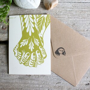 Hand in hand linosnede kaart | Digitale reproductie van originele linoprint | Vriendschapswenskaart | Milieuvriendelijk, herbruikbaar ontwerp