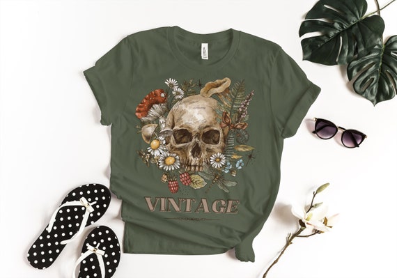 Skeleton Vintage Unisex shirt Skull Vintage Fall T-shirt Skeleton Halloween Shirt Skeleton Bouquet Retro Halloween T-shirt Botanical Shirt