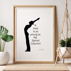 Peut inclure: Impression d'art imprimable en noir et blanc repr&eacute;sentant une silhouette d'une personne en position de yoga avec le texte "Un homme est aussi jeune que sa colonne vert&eacute;brale !"