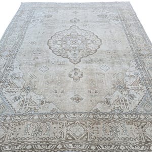 Vintage Turkish Heriz Wool Rug - 9&#39;6&quot; x 12&#39;3&quot;, Neutral with Green Accents // Vintage Turkish Rug, Oversized Oushak Rug, Cream Area Rug