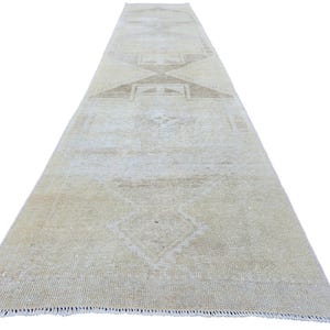 DISTRESSED OUSHAK RUNNER 2&#39; 9&quot; x 13&#39; 9&quot; // Vintage Runner, Turkish Runner, Neutral Hallway Rug, Handmade Antique Rug, Neutral Oushak Rug