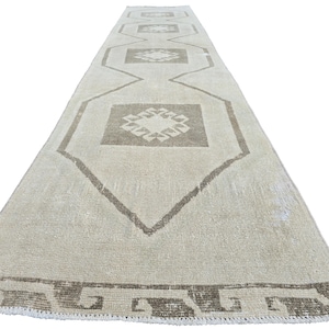 Neutral Oushak Runner Rug 3&#39;1&quot; x 15&#39;4&quot; // Turkish Wool Runner, Muted Wool Rug, Vintage Runner, Narrow Wool Runner