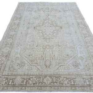 Neutral Large Rug 8&#39;1&quot; x 10&#39;10&quot; // Vintage Turkish Rug, Oversized Oushak Rug, Cream Area Rug, Beige Wool Rug, Faded Vintage Rug