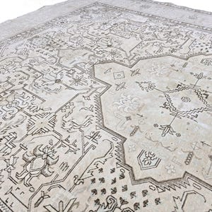 Large Vintage Area Rug– 9&#39;8&quot; x 12&#39;3&quot; | Bordered Floral & Heriz Geometric Design, Turkish Wool Rug, Faded Oushak Rug, Handmade Rug