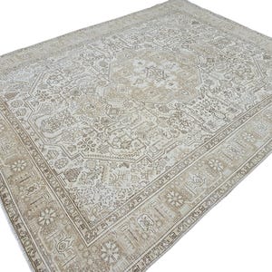 Heriz Pattern Wool Rug - 9&#39;7&quot; x 12&#39;8&quot; // Large Oushak Rug, Vintage Turkish Rug, Neutral Oversized Rug, Faded Turkish Rug, Distressed Rug