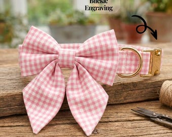 Gepersonaliseerde roze pastelkleurige hondenhalsband met matrozenstrik - custom gegraveerde coquette geruite puppyuitrusting - girly roze riem