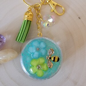 Bee pill jar keychain, handmade cute keyring pill case, accessories, jewelry jar, travel pill jar, vitamin case, stash jar, medication case
