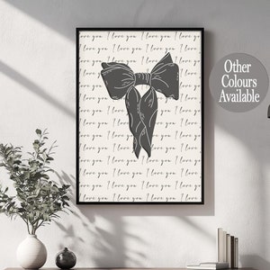 Impresión artística de lazo, póster "Te amo", tamaño A3, arte de pared con lazo beige sobre la cama, póster para parejas, guardería, cita con lazo rosa, regalo para novia, estampado de lazo negro