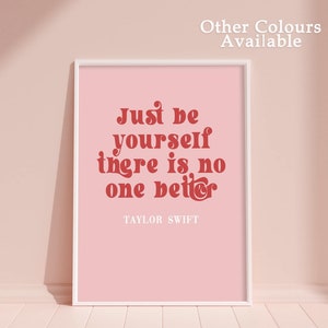 Impresión de Taylor Swift, póster con frase "Sé tú mismo", decoración de pared para dormitorio de preadolescentes, frase motivacional, arte Swiftie, cita rosa y rojo, merchandising de Swifty