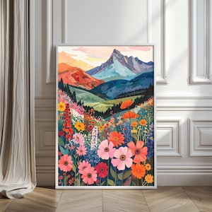 Può includere: Una stampa artistica incorniciata raffigurante un paesaggio montano e un prato fiorito. L'opera d'arte utilizza una tavolozza di colori vivaci, tra cui rosa, arancione, giallo e blu. La stampa è presentata in una cornice bianca.