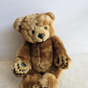 VINTAGE First & Main Adorable Dimples Golden Brown Bear/15 "Tall/2002/Sweet Face Cuddly Bear with rubber claws/Plush Stuff Bear