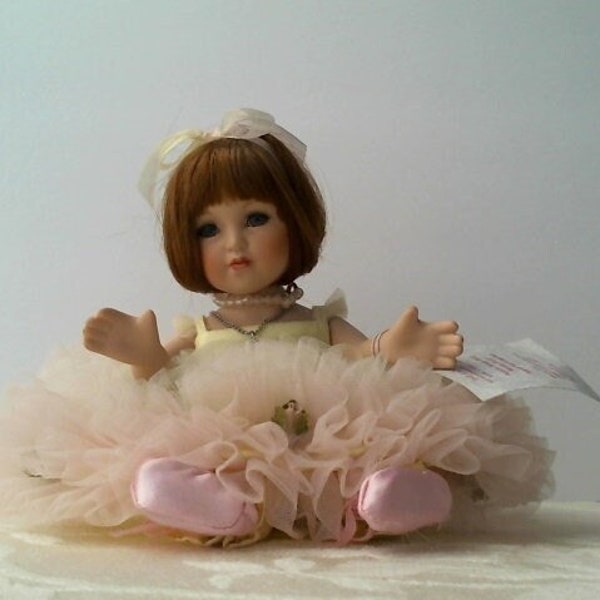 Vintage Peace Rose Bud "Rose Bud"/Marie Osmond Porcelain Doll/#8118/Collectable Doll 2004/Moveable Hands and Neck/Tulle Dress with Rose buds