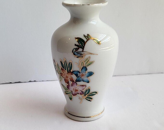 VINTAGE Chinese White Porcelain Bud Vase/ Hand Painted Beautiful Bright ...