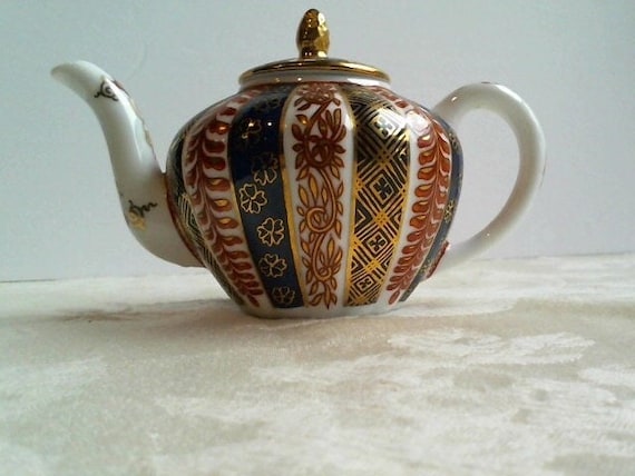 VINTAGE Meissen Fine Porcelain Teapot W/lid/victoria and