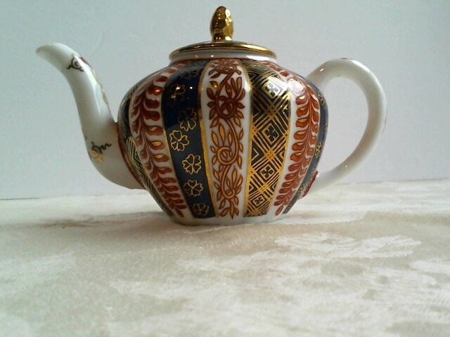 VINTAGE Meissen Fine Porcelain Teapot W/lid/victoria and Albert