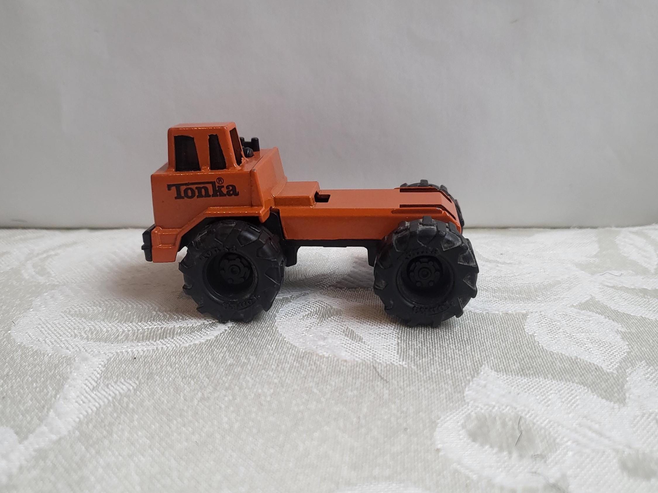 VINTAGE 1992 Toy Tonka Heavy Duty Orange Construction Vehicle
