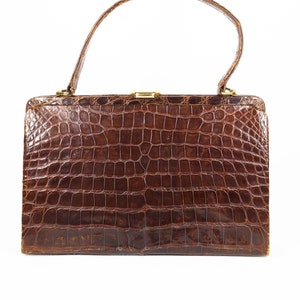 Bolso de mano con asa superior en relieve de cocodrilo marrón Peninsula Hotel de Lily Shoes: bolso de mano vintage de los años 50 y 60, bolso de mano ...