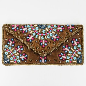 Bolso de mano tipo sobre con cuentas de satén, marrón, rosa, turquesa, azul, latón y diamantes de imitación: bolso de mano con lentejuelas metálicas con efecto rayos de sol, estilo llamativo para otoño, primavera y verano.