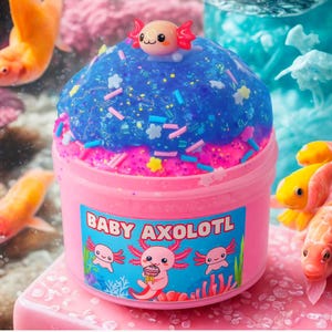 Zestaw Baby Axolotl Fluff Slime Kit | Zapach ciasteczek cukrowych, urok aksolotla