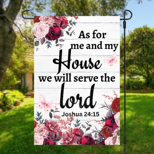 Könnte beinhalten: Ein weißes Holzschild mit einem Blumendesign und dem Text "As for me and my house we will serve the Lord Joshua 24:15".